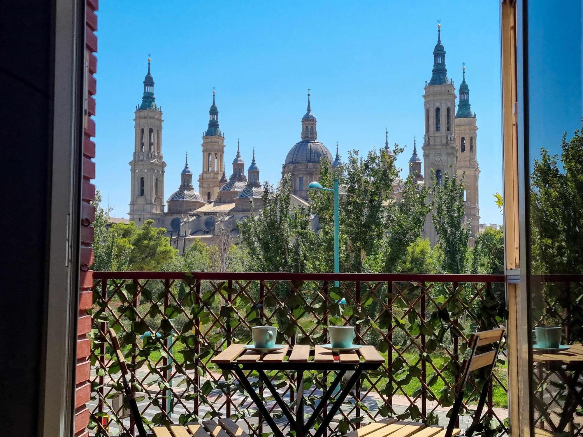 Front Views To El Pilar Comotucasa Zaragoza Exterior foto