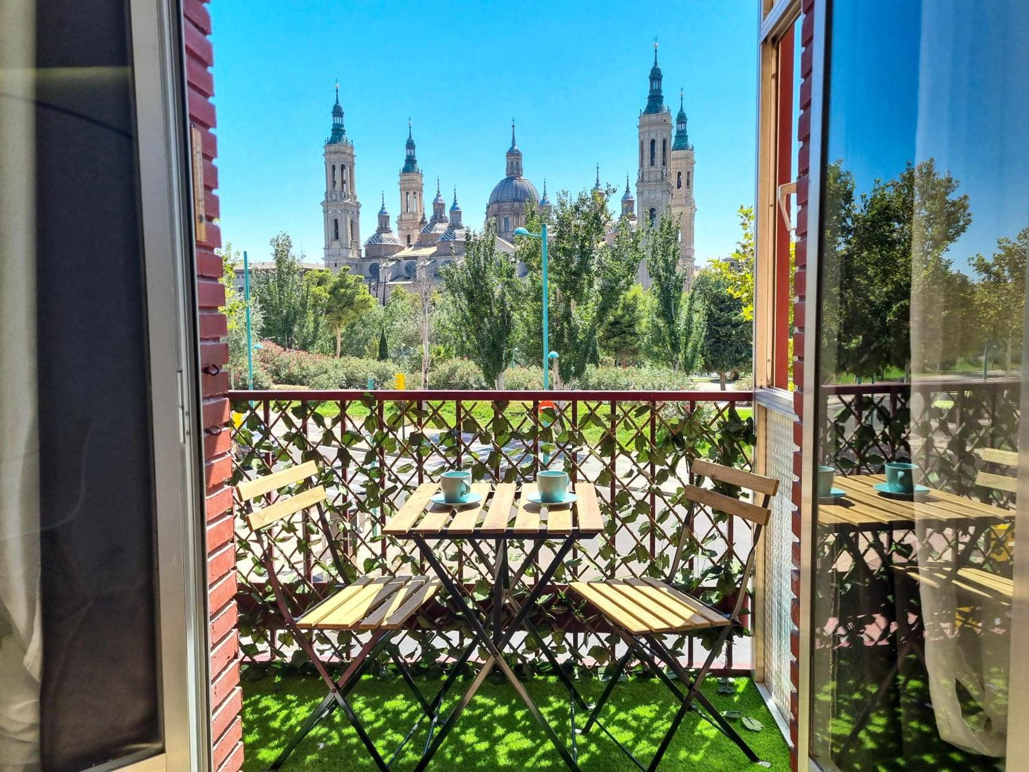 Front Views To El Pilar Comotucasa Zaragoza Exterior foto